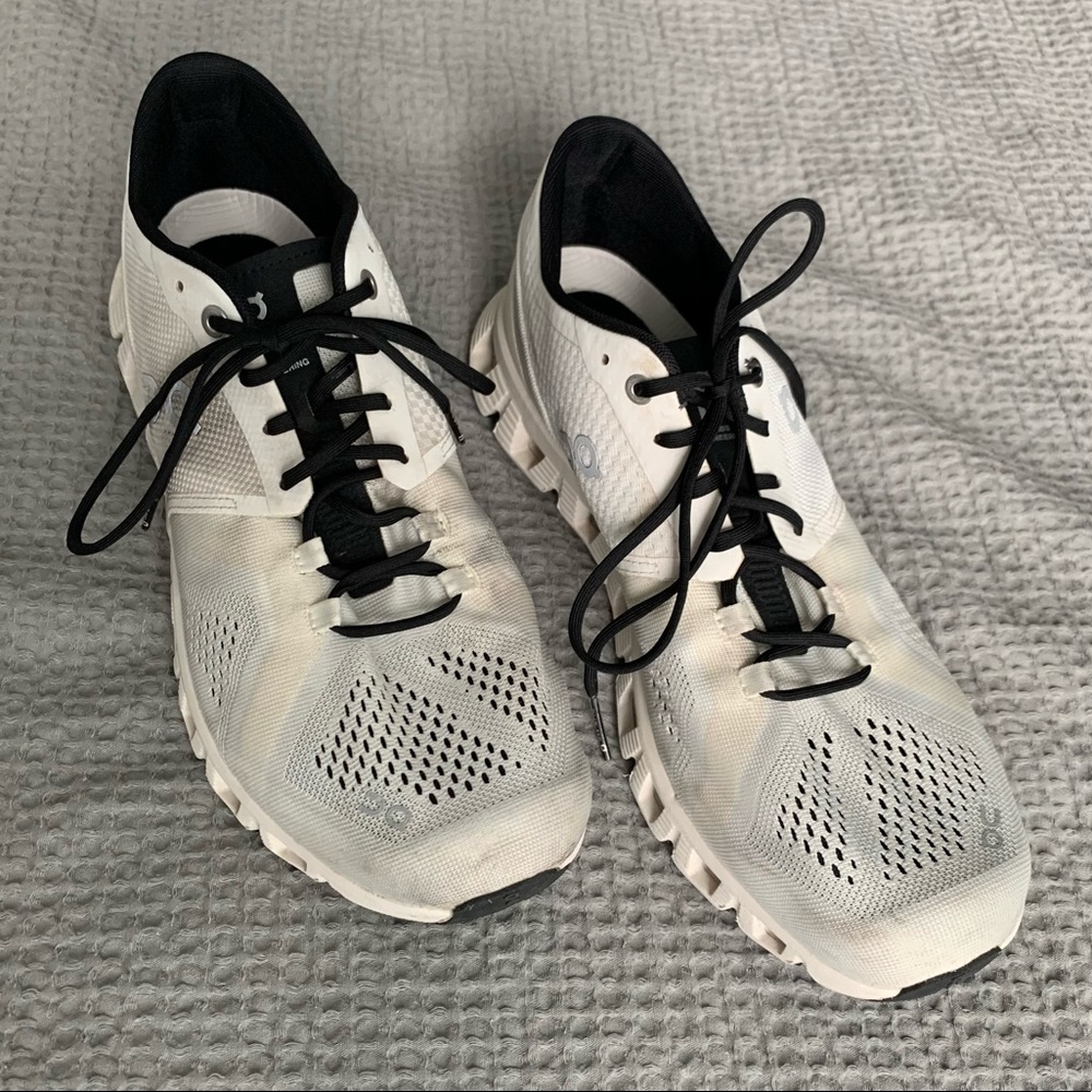On Cloud Men’s Shoes Size 9